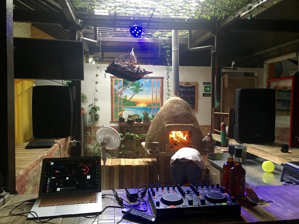 Mila Hostel Medellín Extérieur photo