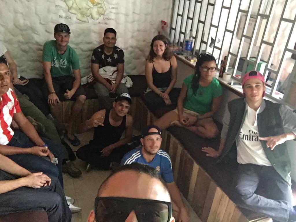 Mila Hostel Medellín Extérieur photo
