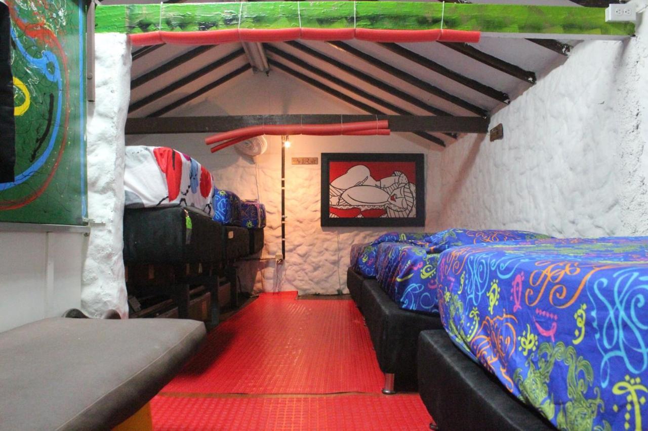 Mila Hostel Medellín Extérieur photo